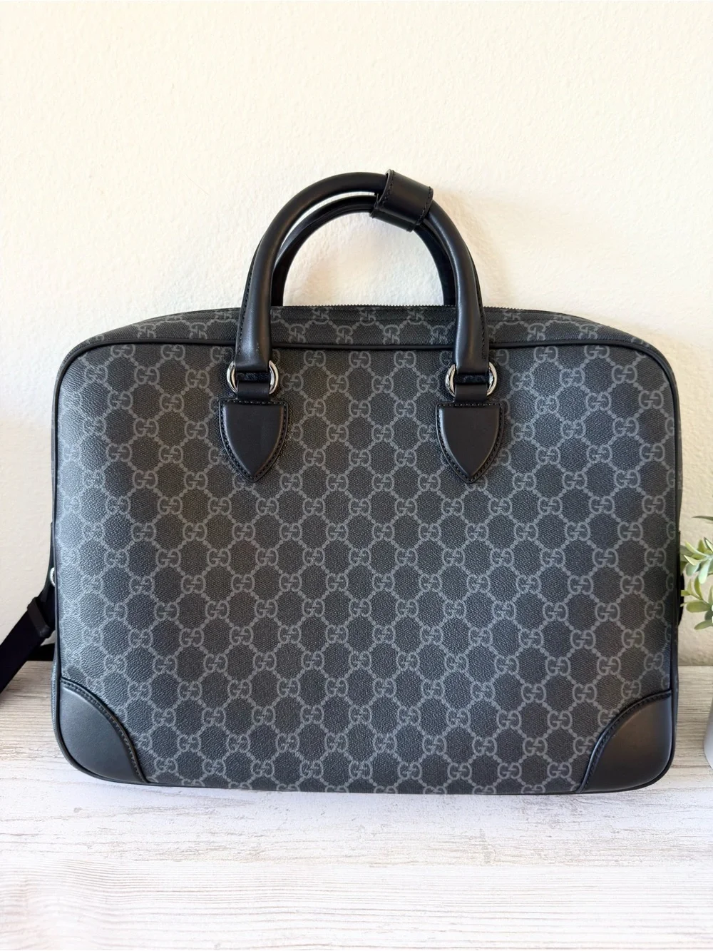 New Gucci Essence Classic Black GG Canvas medium mens briefcase, crossbody bag